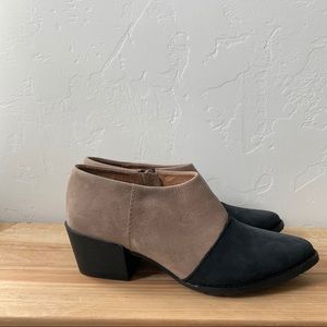 ALL BLACK • two tone suede booties • sz 39